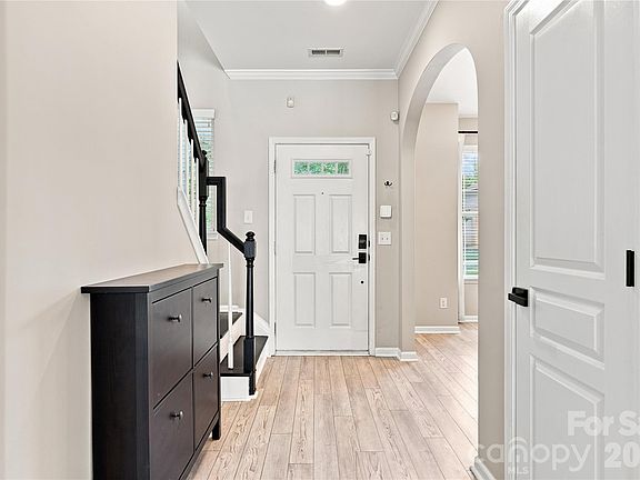 4th image of 231 Dawn Mist Ln