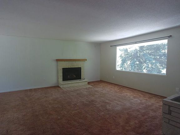 2nd image of 900 SW City View St