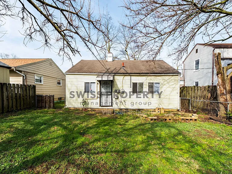 2386 Pontiac St — Photo 26
