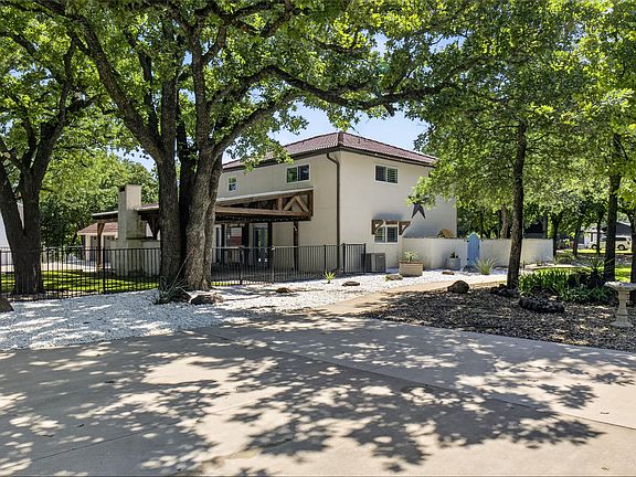 2nd image of 690 Orchid Hill Ln