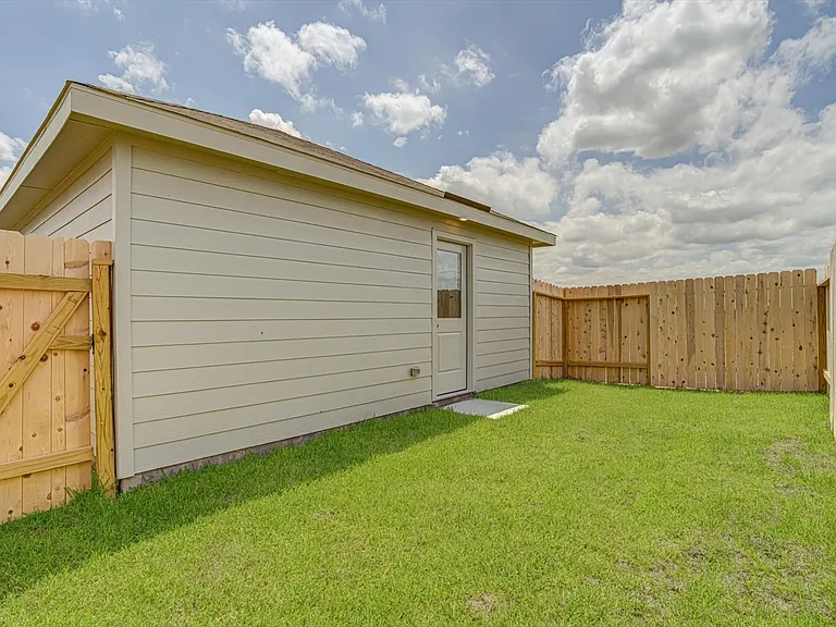 390 Lucia Way — Photo 36