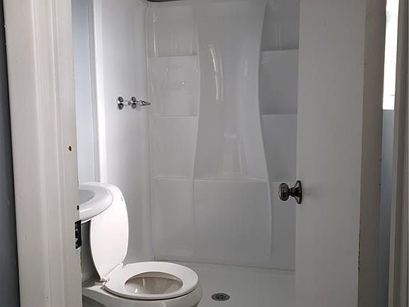 5th image of 307 Queen Helen Ln