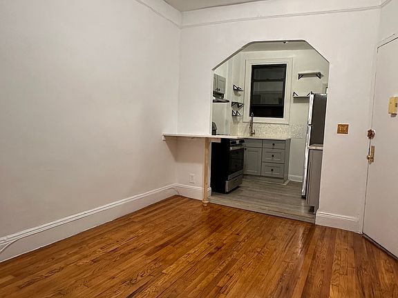3rd image of 929 Columbus Ave APT 3C