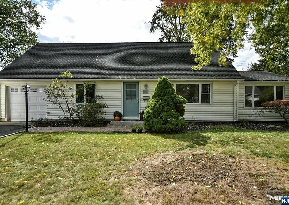 1st image of 36 Lockwood Dr