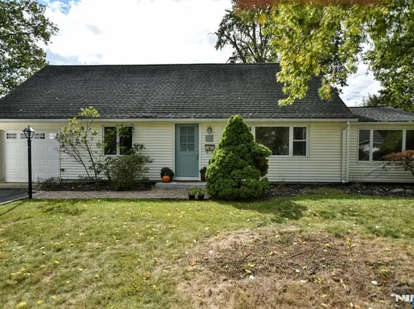 36 Lockwood Dr, Waldwick, NJ 07463