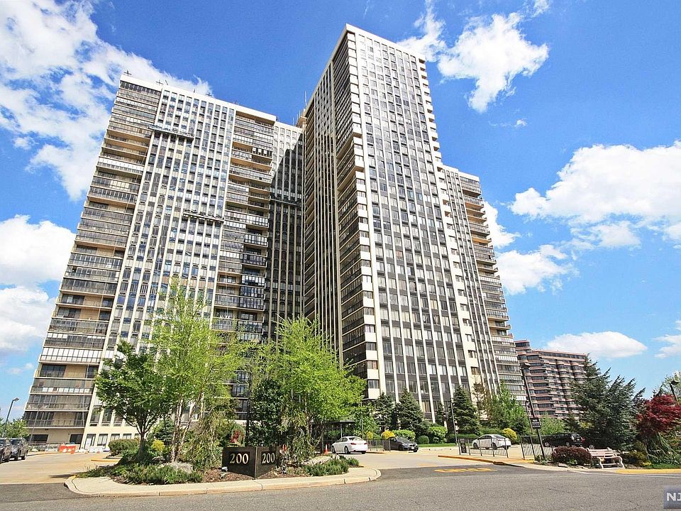 1st image of 300 Winston Dr APT 201