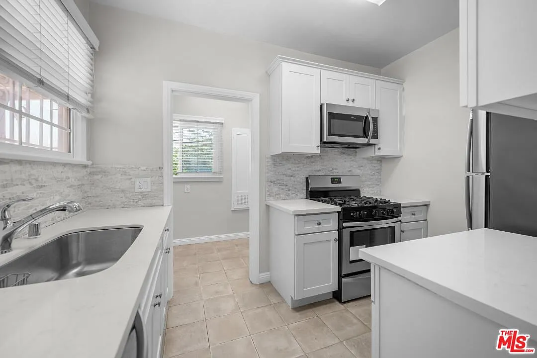 2 bed, 1.0 bath, 1000 sqft, $2,800 — Photo 2