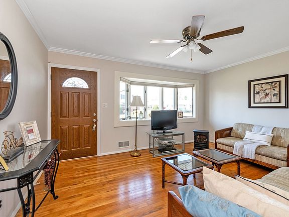 2nd image of 18 Janet Dr
