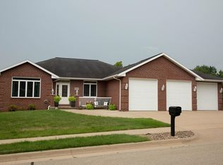 2824 Brueck Rd, Dubuque, IA 52001