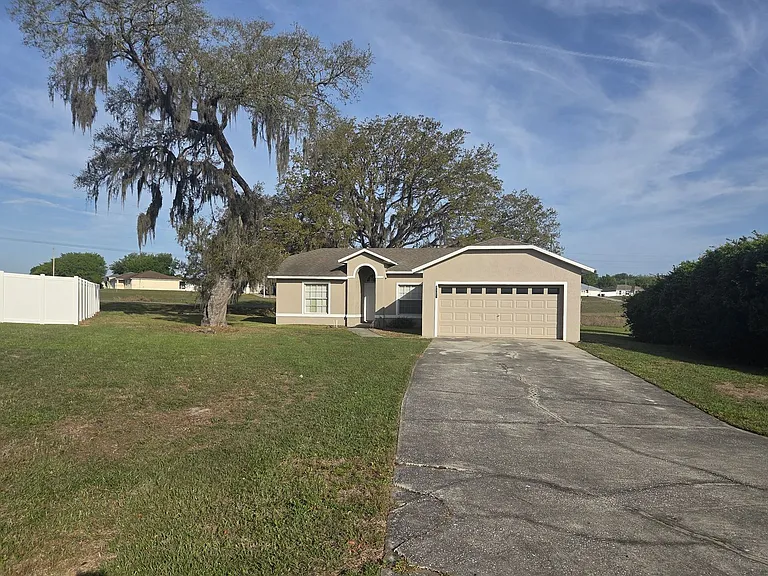 4025 E Cardinal Pines Dr — Photo 1