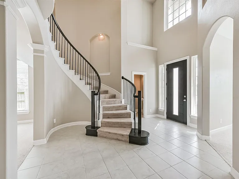 13915 Foyt Dr — Photo 2