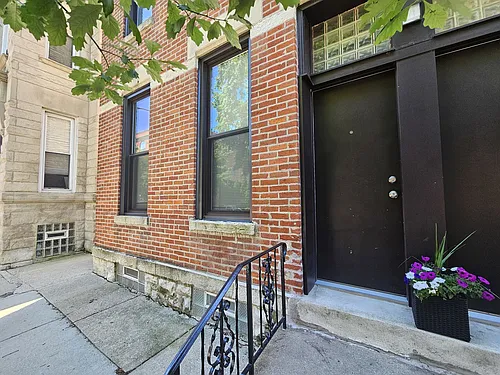 1415 W Erie St #1F Photo 1