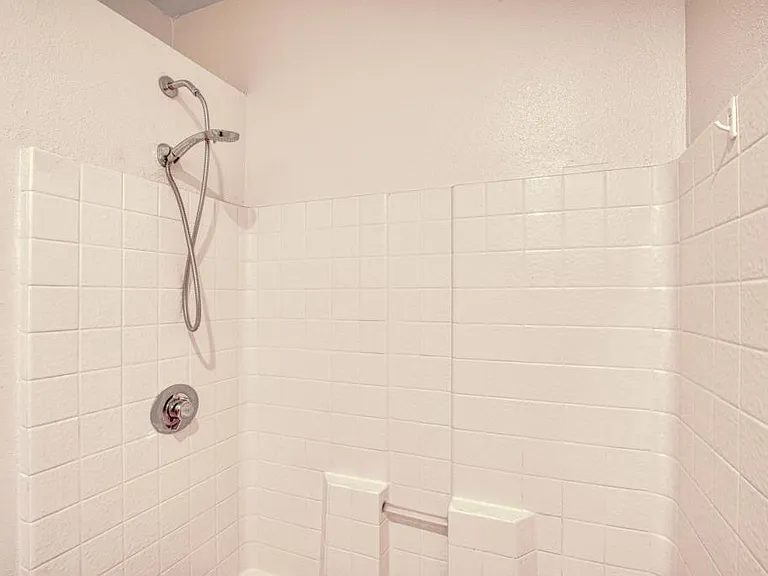 638 E 1st St #2 — Photo 27
