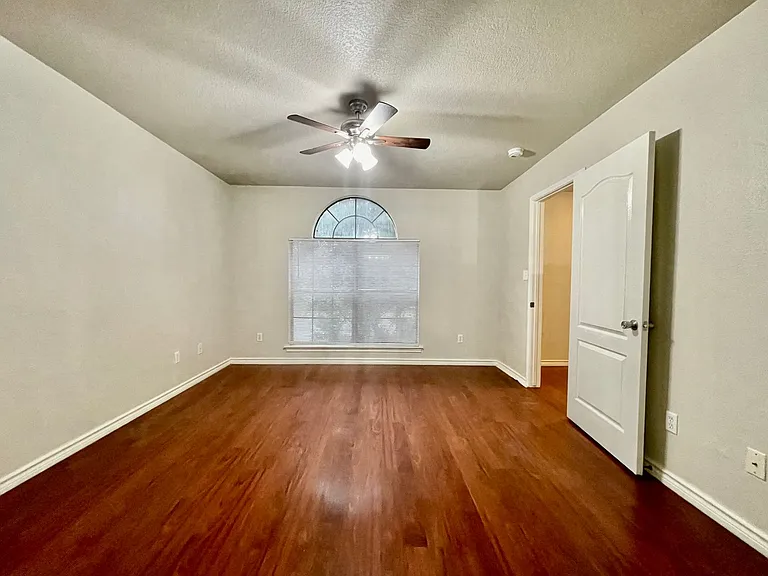 1825 Pearce Ct — Photo 12