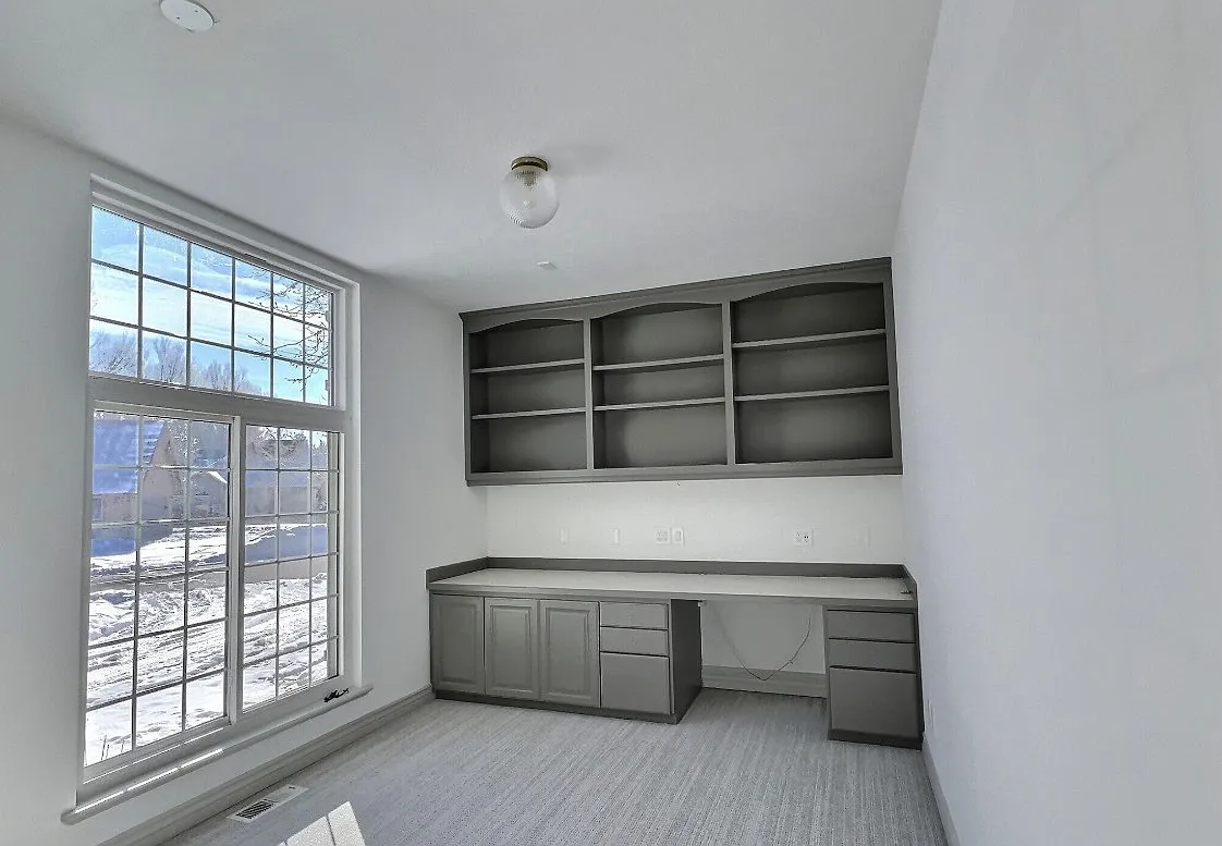 5 bed, 2.5 bath, 3936 sqft, $4,500 — Photo 4
