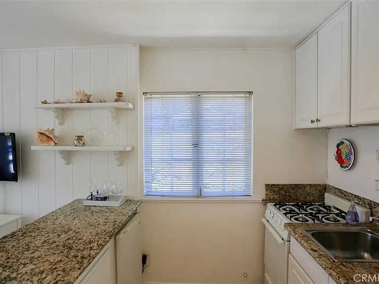460 Saint Anns Dr — Photo 13