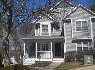 1810 Highland Ave APT 2B, Fall River, MA 02720