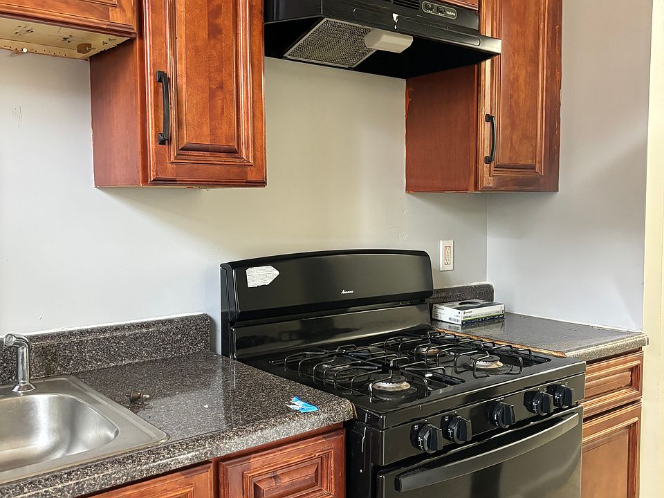 1st image of 190 Seymour Ave #1