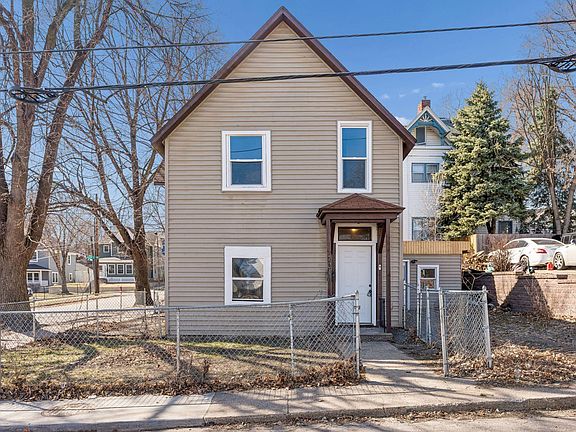 2nd image of 701 Desoto St