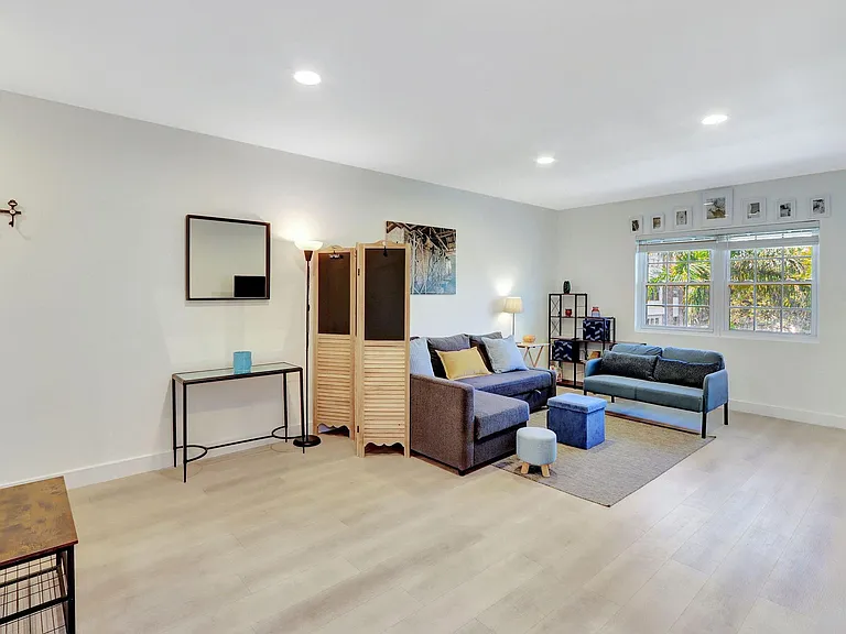 2426 SE 17th St #305 — Photo 5