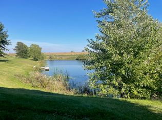25 Fieldcrest Dr, Monticello, IL 61856