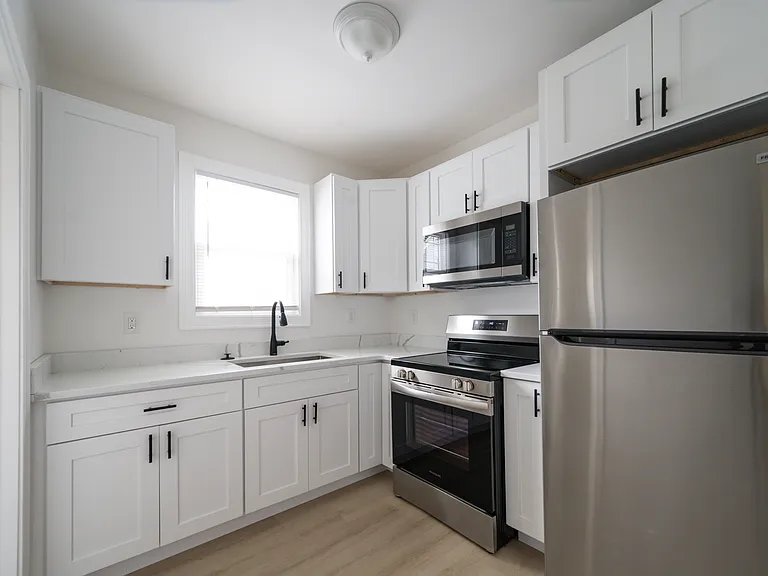 122 Elmgrove Ave #124-2L — Photo 6