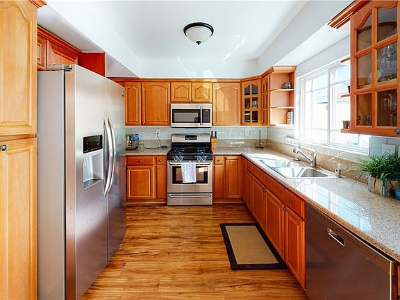 5th image of 17720 Devonshire St Unit 5