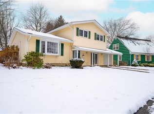 28 Brookwood Dr, Hamburg, NY 14075
