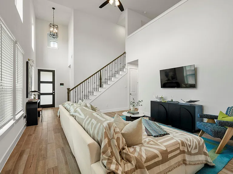 15210 Cortines Ct — Photo 6