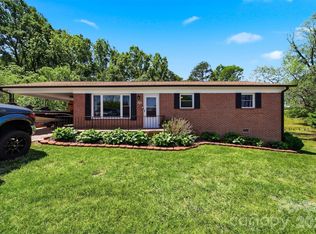 5075 Fleetwood Dr, Hickory, NC 28602