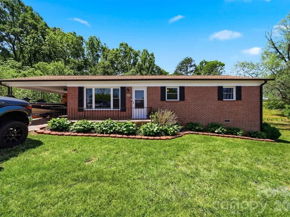 5075 Fleetwood Dr, Hickory, NC 28602