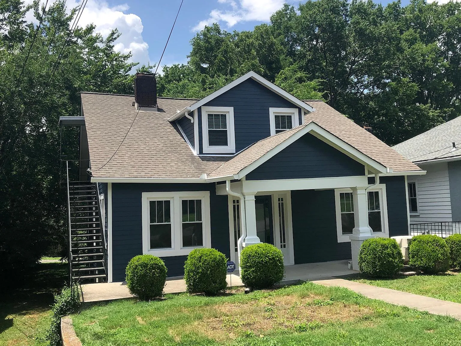 407 Park Cir — Photo 2