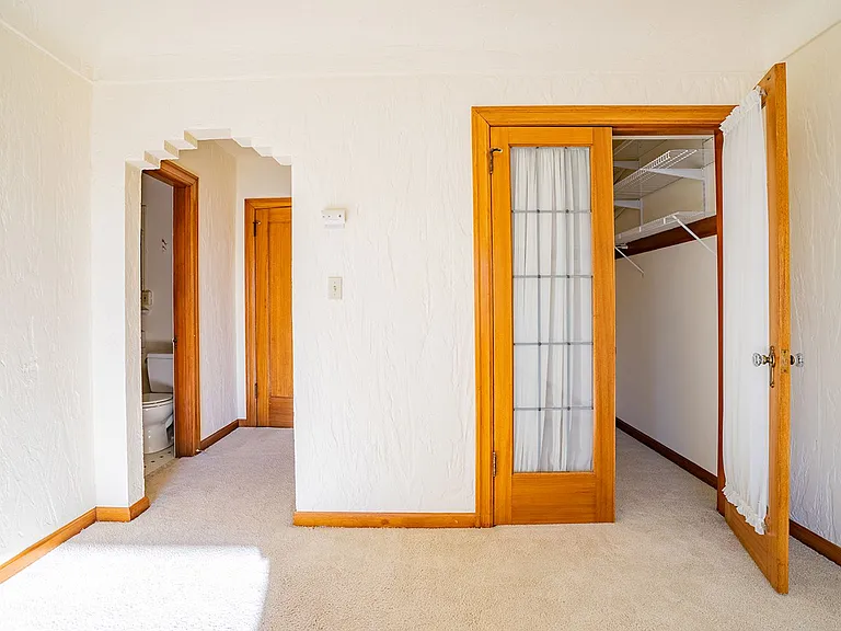 Franconia Apartments — Photo 13