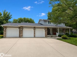 120 35th Pl W, Clear Lake, IA 50428