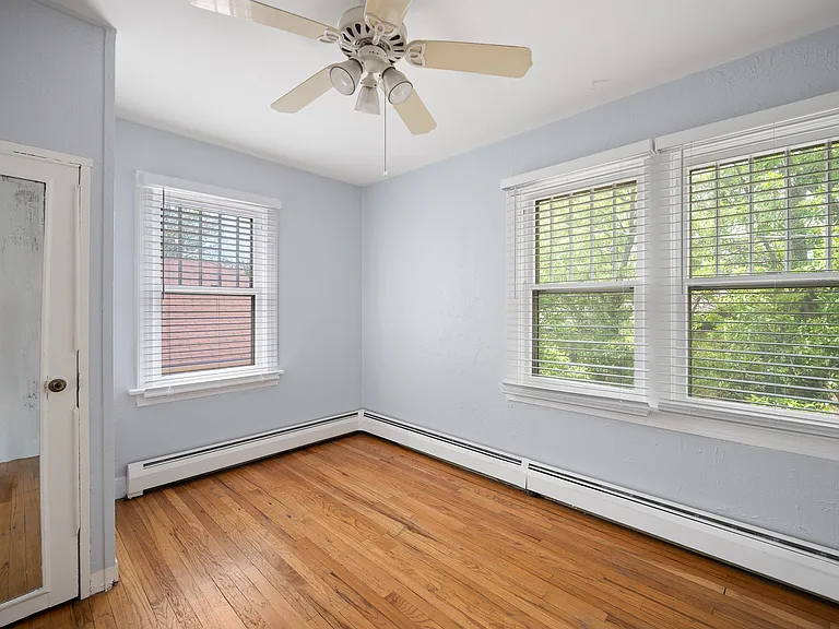 1825 N Elm St — Photo 5
