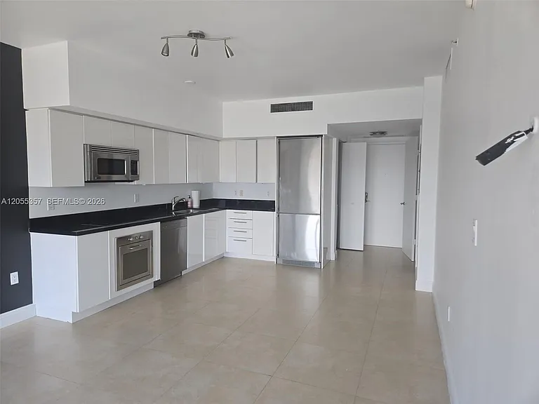 92 SW 3rd St #1808 — Photo 21