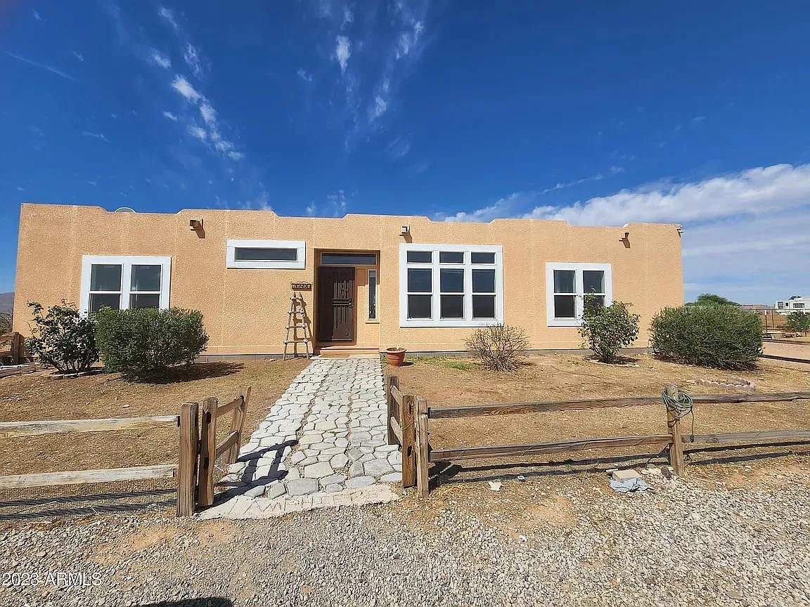3 bed, 1920 sqft, $2,100 — Photo 2