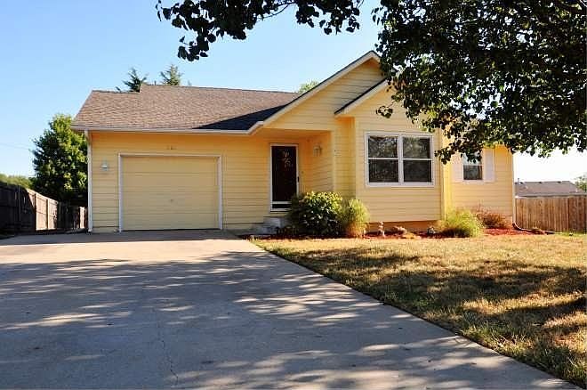 For Sale: 201 Kellogg LN, Auburn, KS 66402