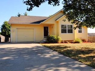 201 Kellogg Ln, Auburn, KS 66402