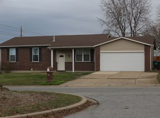 1 Oakridge West Dr, Saint Peters, MO 63376
