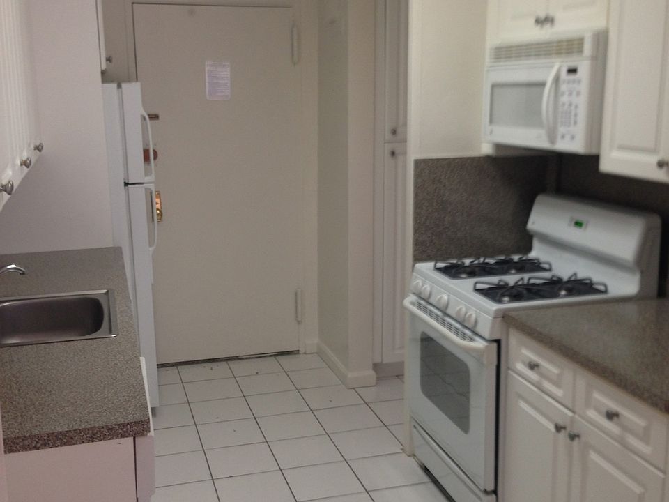 2nd image of 3333 Henry Hudson Pkwy W APT 6B
