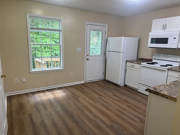 4204 Kaplan Dr — Photo 6