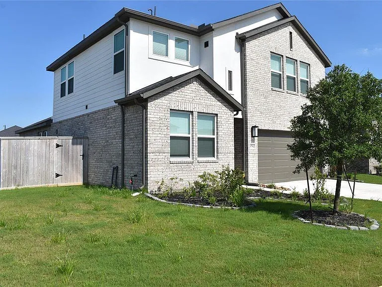 9742 Burlington Bristol Dr — Photo 3