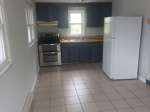 3rd image of 202 S Royal Ave #2