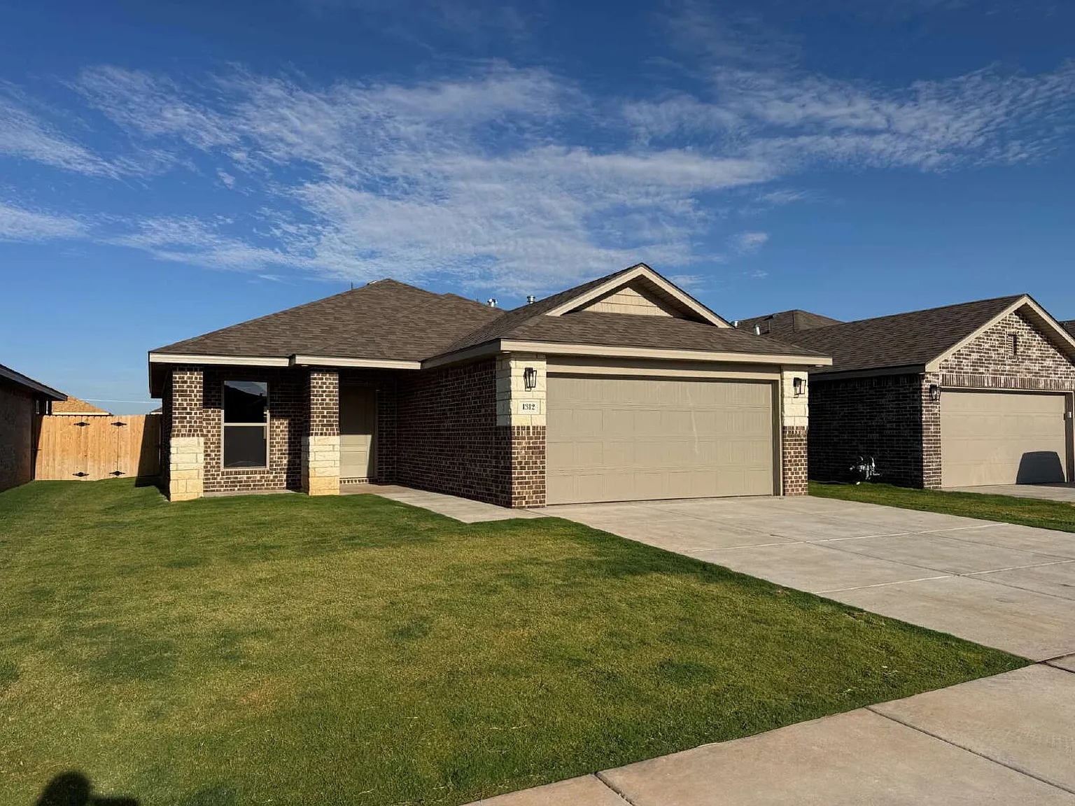 3 bed, 2.0 bath, 1350 sqft, $1,700 — Photo 3