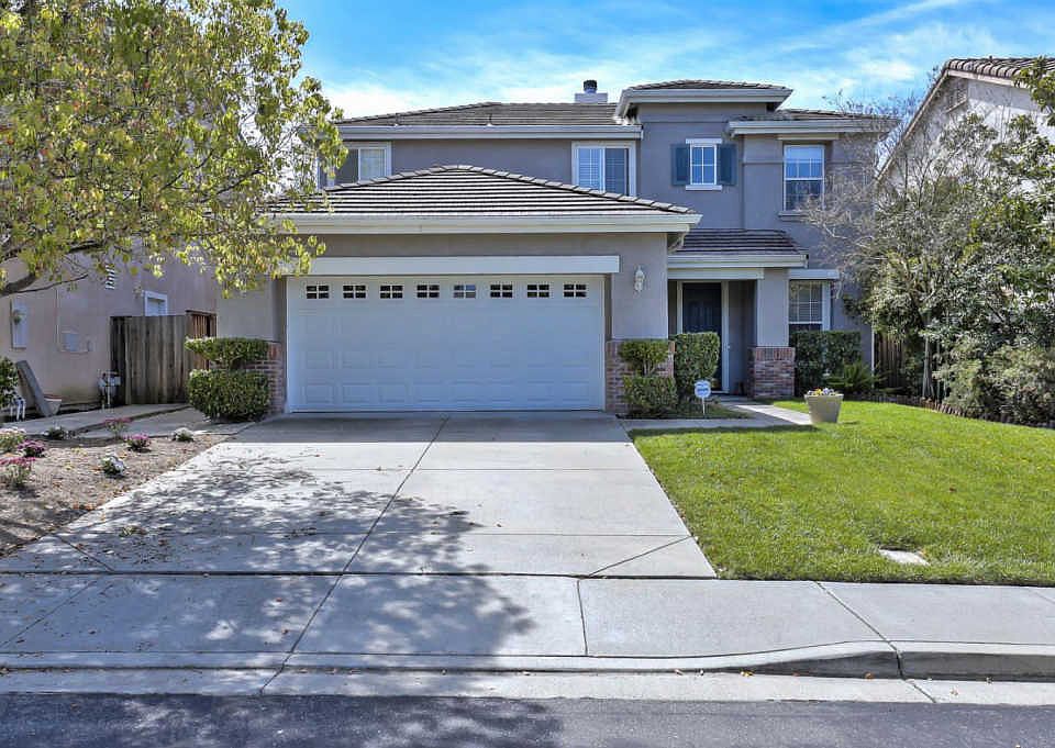 1st image of 32 Lily Ct