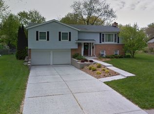 1936 Cherry Hill Dr, Arlington Heights, IL 60004