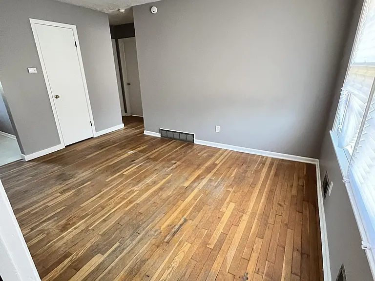 1509-1511 W College Ter — Photo 3