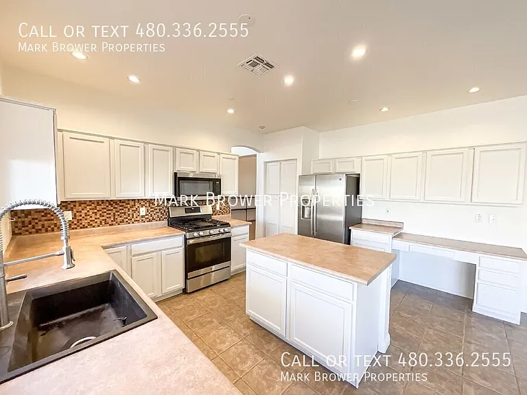 1302 E Elgin Pl — Photo 8