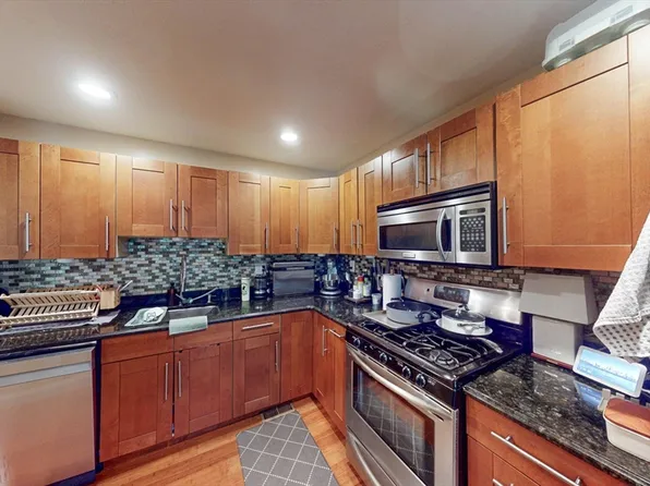 391 Hyde Park Ave APT 112, Roslindale, MA 02131